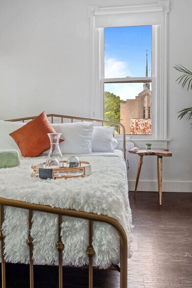 Building Photo - 241 W Water St