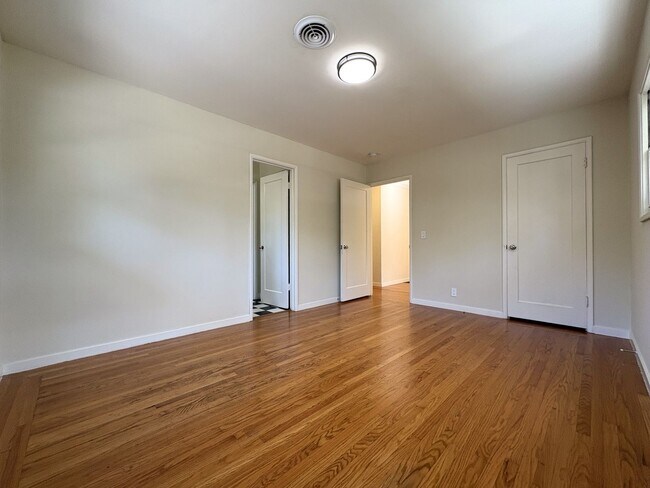 Building Photo - Charming 4-Bedroom Palo Alto Home with ADU...