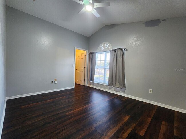 Building Photo - 1860 Ashland Trail