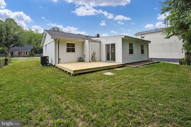 Building Photo - 14332 Belleville Ave