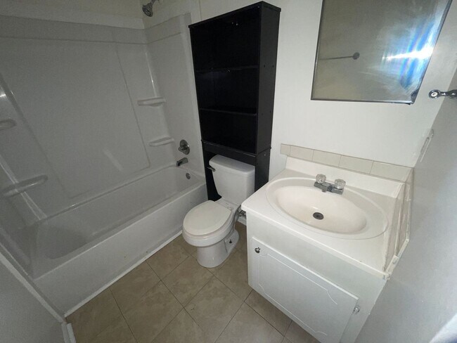 Building Photo - SRP-SH050-402 South 10th Street