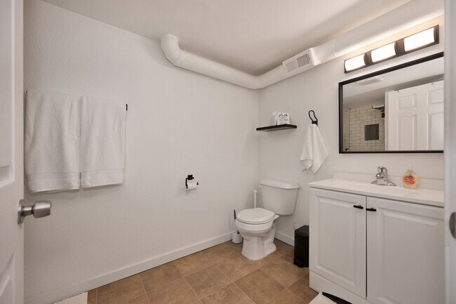 Building Photo - 1221 N A St