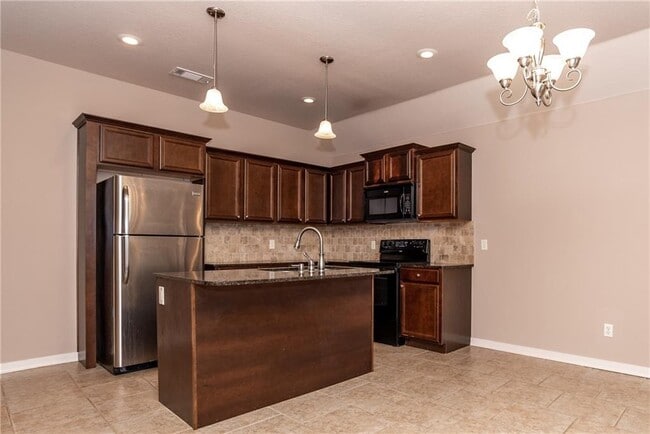 Building Photo - 3106 SW Hillstone Ave