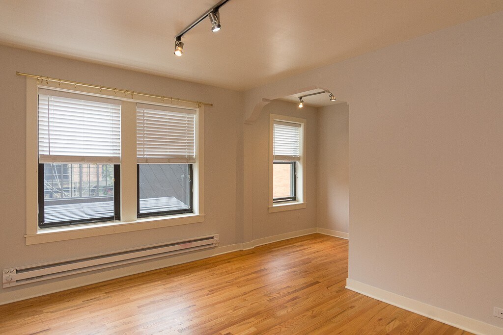 Building Photo - 2423 N Kedzie Blvd