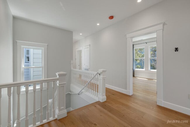 Building Photo - 439 Oak St