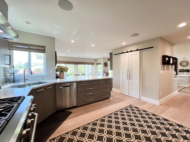 Building Photo - Luxury Living in one of Napa Valley's Most Prestigious Gated Commmunities