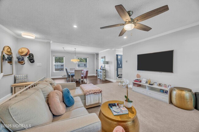 Primary Photo - 93 White St