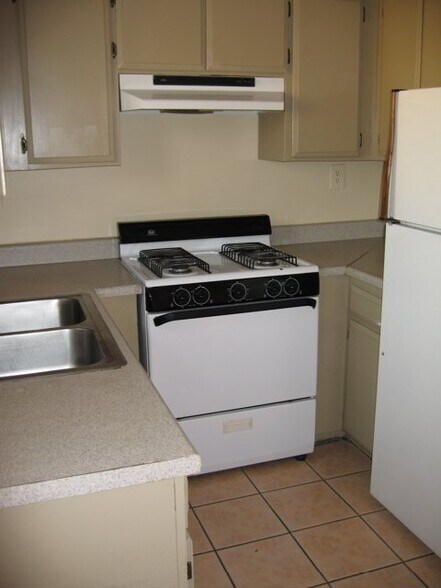 Building Photo - 2711 Bellevue Ave
