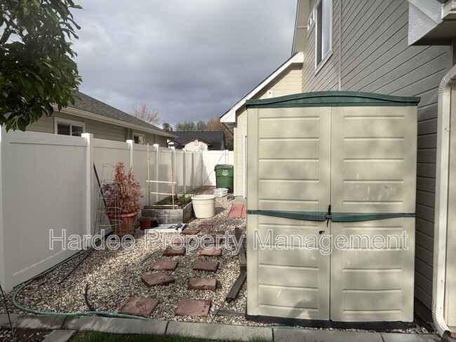 Building Photo - 2252 N Oconner Ave