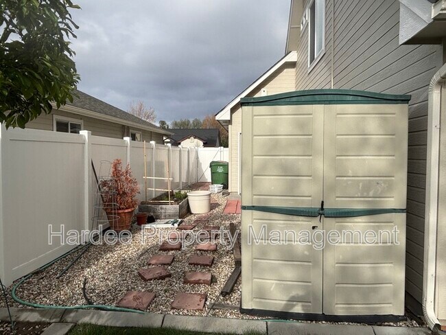 Building Photo - 3313 W Cherry Ln