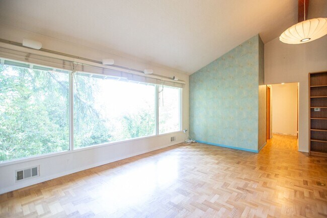 Building Photo - Mid Century 3 Bedroom Home Available Now i...