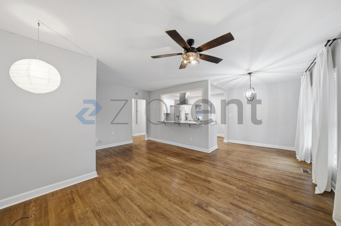 Building Photo - Unit