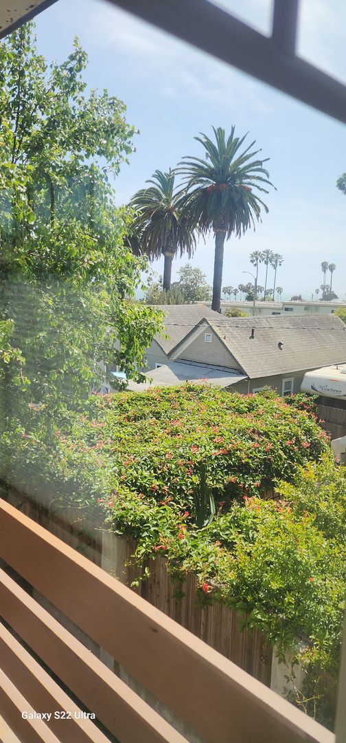 Building Photo - Spacious and freshly updated 2 bedroom, 2 ...