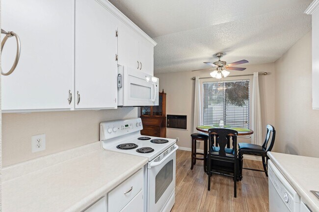 Building Photo - Fully Furnished 1BR/1BA Condo in Carson City