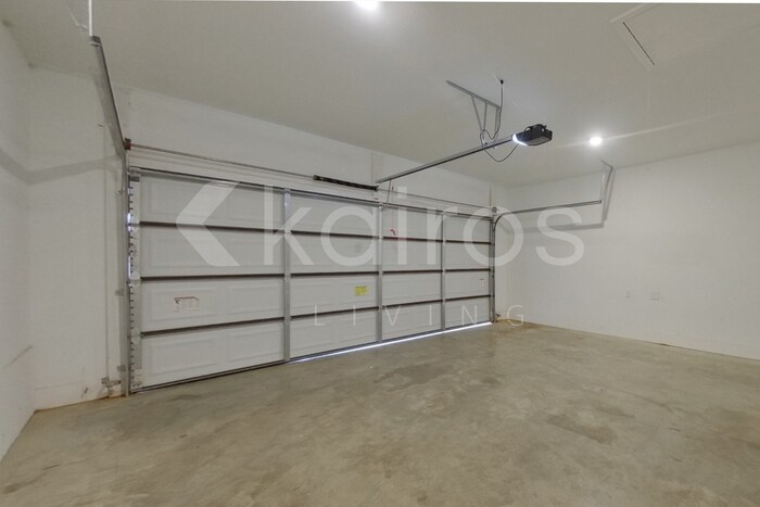 Building Photo - 1451 Maxwell Cir