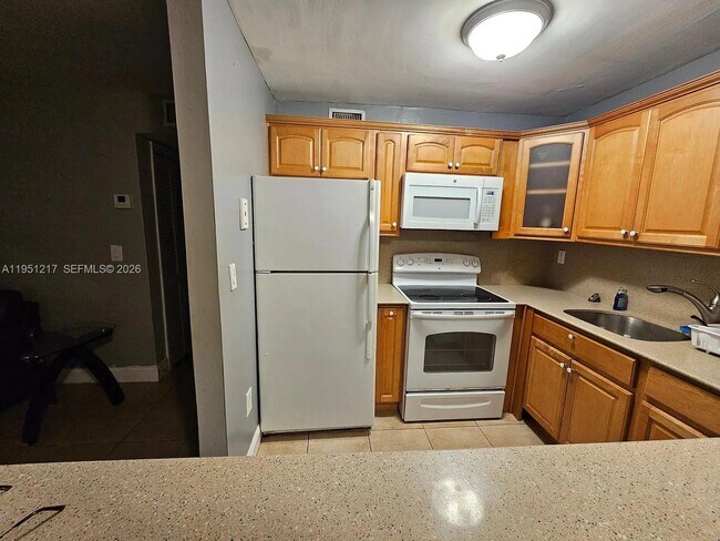 Building Photo - 1100 Salzedo St