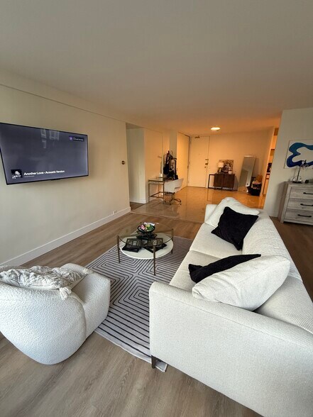 Building Photo - 900 N Lake Shore Dr