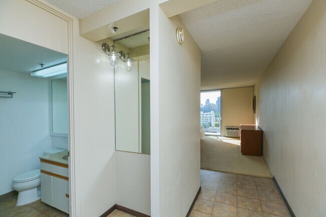 Building Photo - Marine Surf - Studio 1b 1parking! in Waikiki