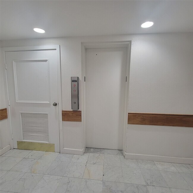 Building Photo - 2333 Bering Dr