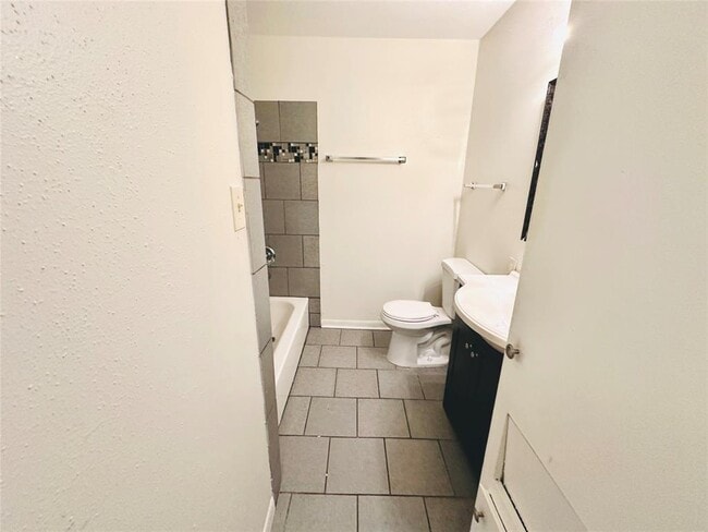 Building Photo - 3822 Southway Dr