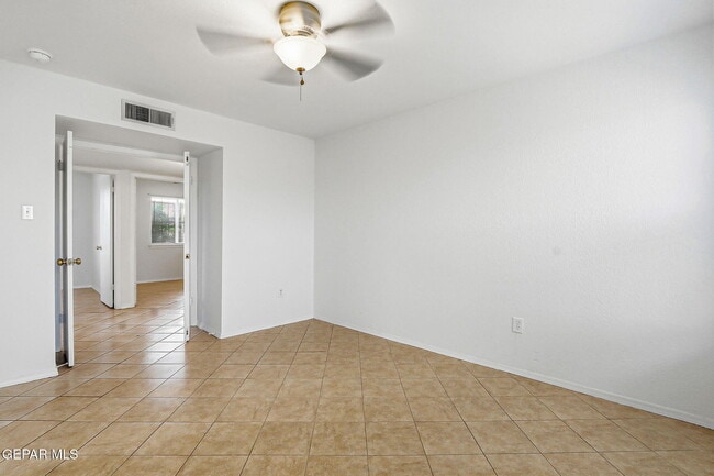 Building Photo - 10837 Gemstone St