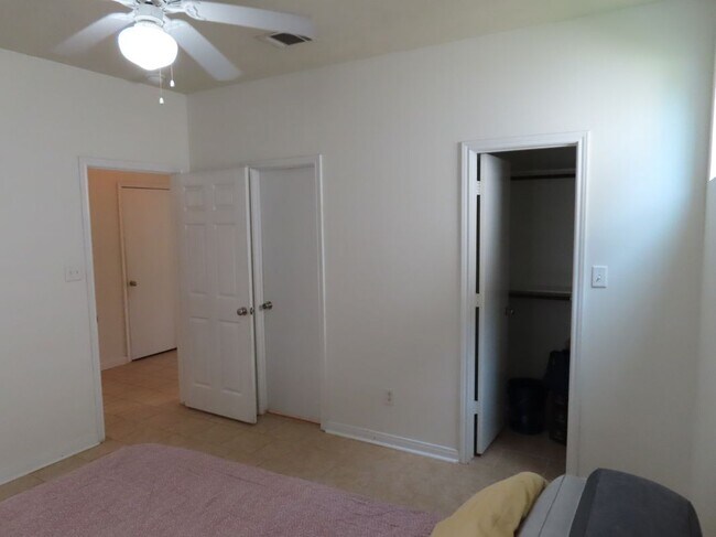 Building Photo - 4115 McFarland Dr