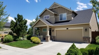 Building Photo - VIDEOTOUR: This Home Will Catch Your Heart...