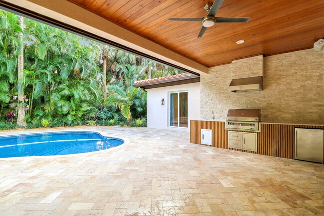 Building Photo - 142 Segovia Way