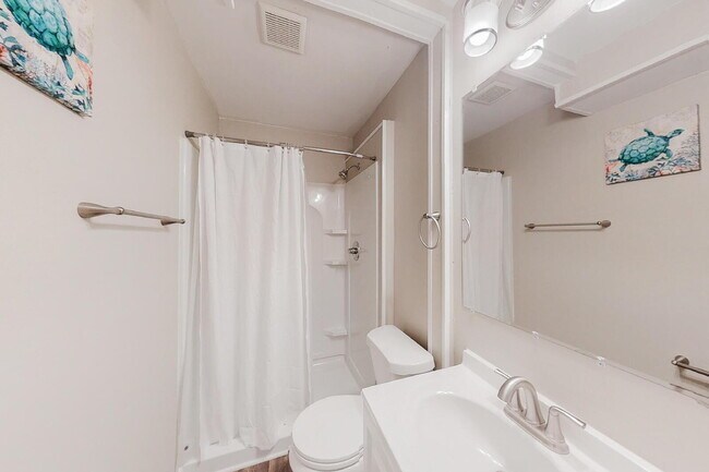 Building Photo - Hickory Hills Estates Home, a 8 minute walk to transit stop N Hairston Rd & 452