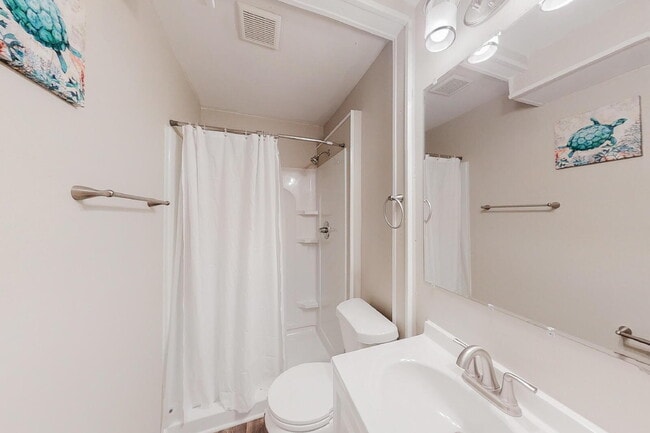 Building Photo - North Hairston | Hickory Hills Estates Home just an 8-minute walk to the transit stop at N Hairst...