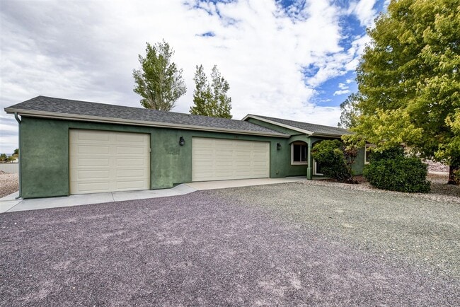 Primary Photo - 3 bedroom 2 bathroom ranch style home in Chino Valley with RV parking