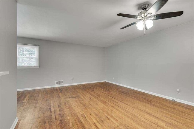 Building Photo - 799 Marstevan Dr NE