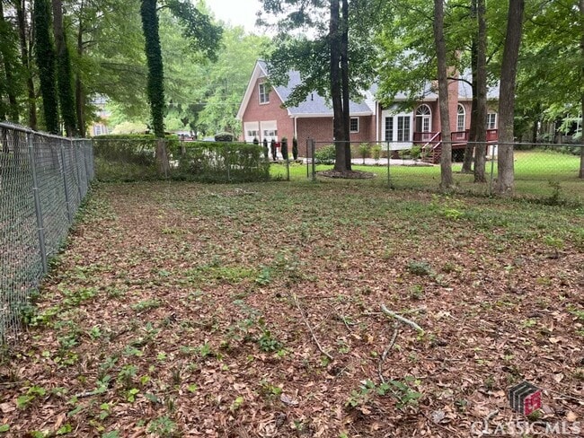 Building Photo - 120 Cedar Springs Pl