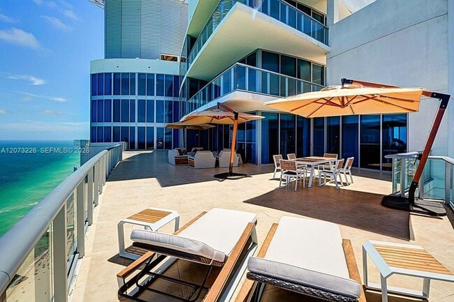 Building Photo - 15811 Collins Ave