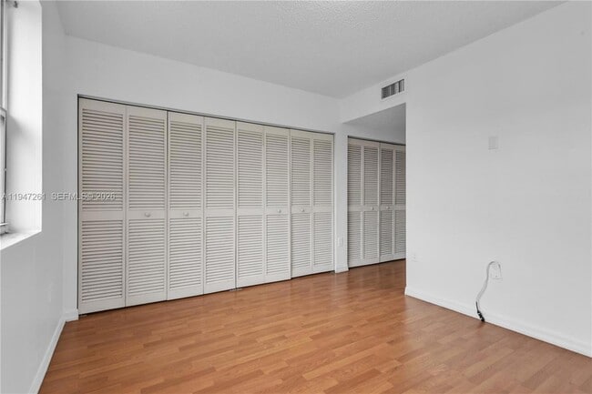 Building Photo - 9193 Fontainebleau Blvd