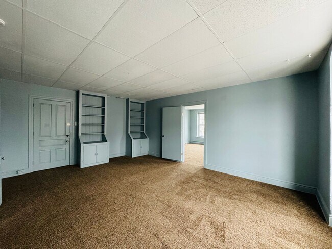 Building Photo - 1369 W Market St