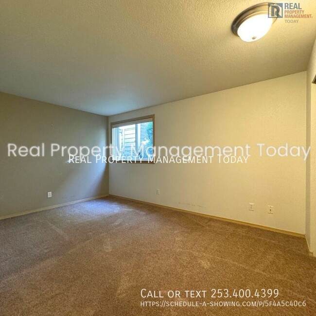 Building Photo - 2 Bedroom Condo in Gig Harbor!