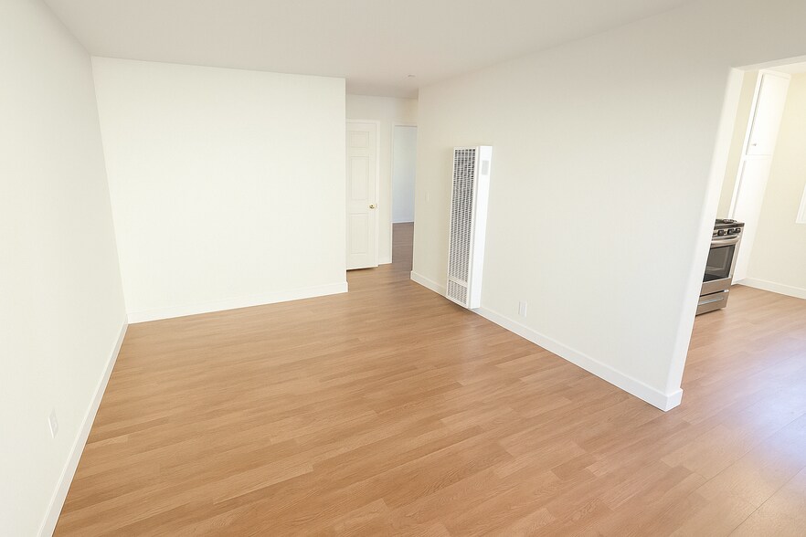 Living room - 748 Forestdale Ave