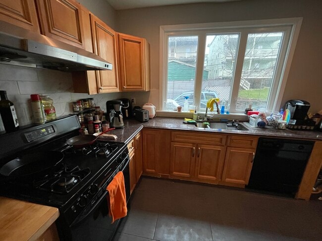 Building Photo - 105 Bloomfield St