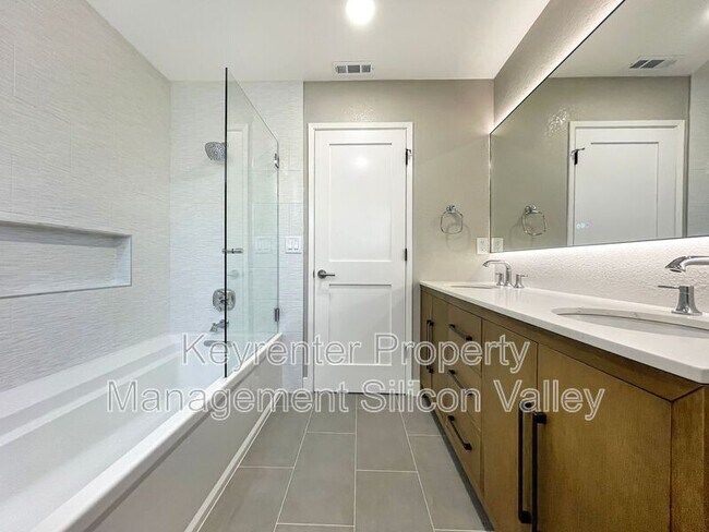 Building Photo - 1806 Blackmore Ct