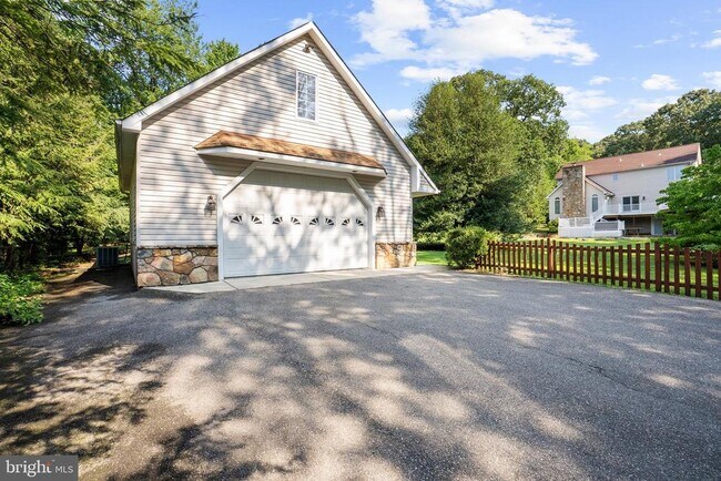 Building Photo - 587 A St
