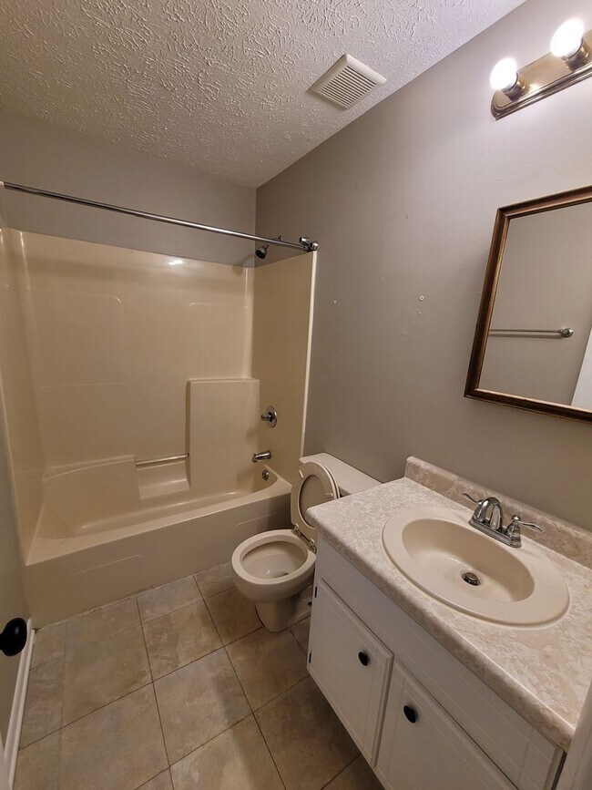 Building Photo - Callaway 3 bedroom 2 bath home with 2 car ...