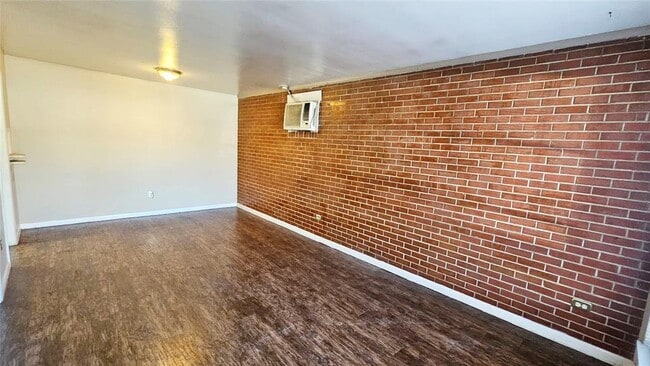 Building Photo - 6605 NW 30th Ter