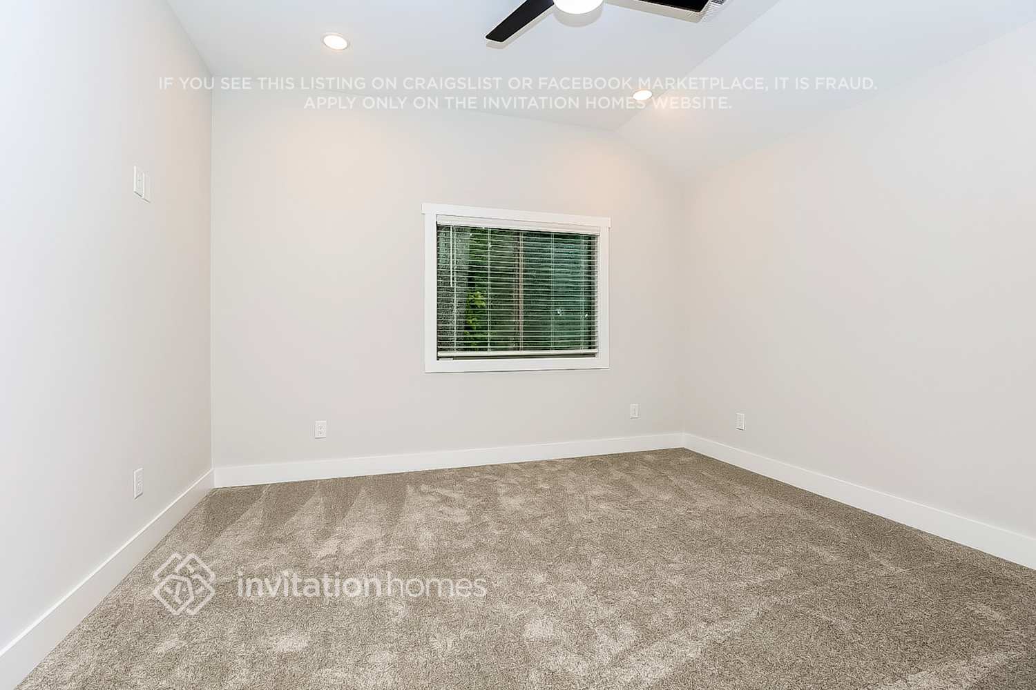 Building Photo - 211 Golf Club Ln