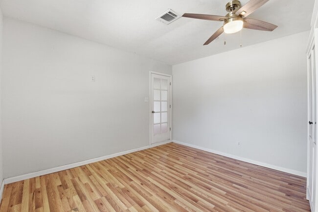 Building Photo - 4929 Libbey Dr