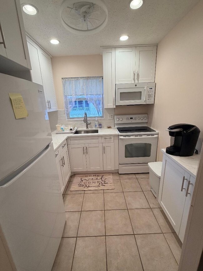 Building Photo - 638 Snug Harbor Dr