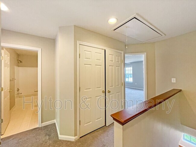 Building Photo - 15716 Palermo Terrace