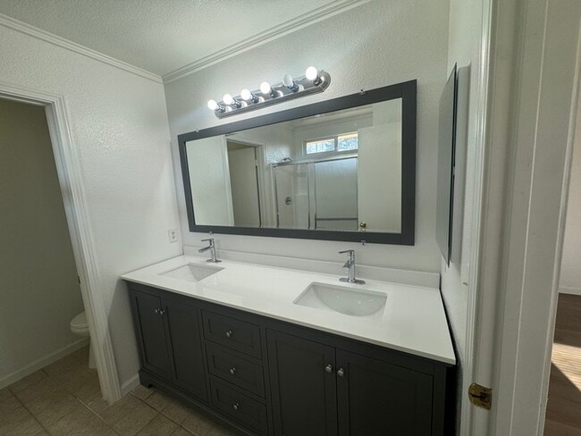 Building Photo - 3-bedroom, 2-bath, 1,107 sq. ft. single-story home in Sacramento