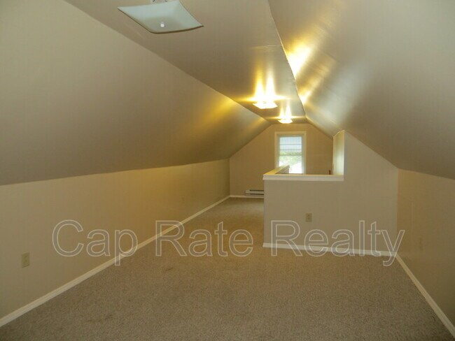 Building Photo - 469 S Waverly St