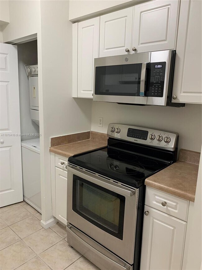 Building Photo - 17150 N Bay Rd